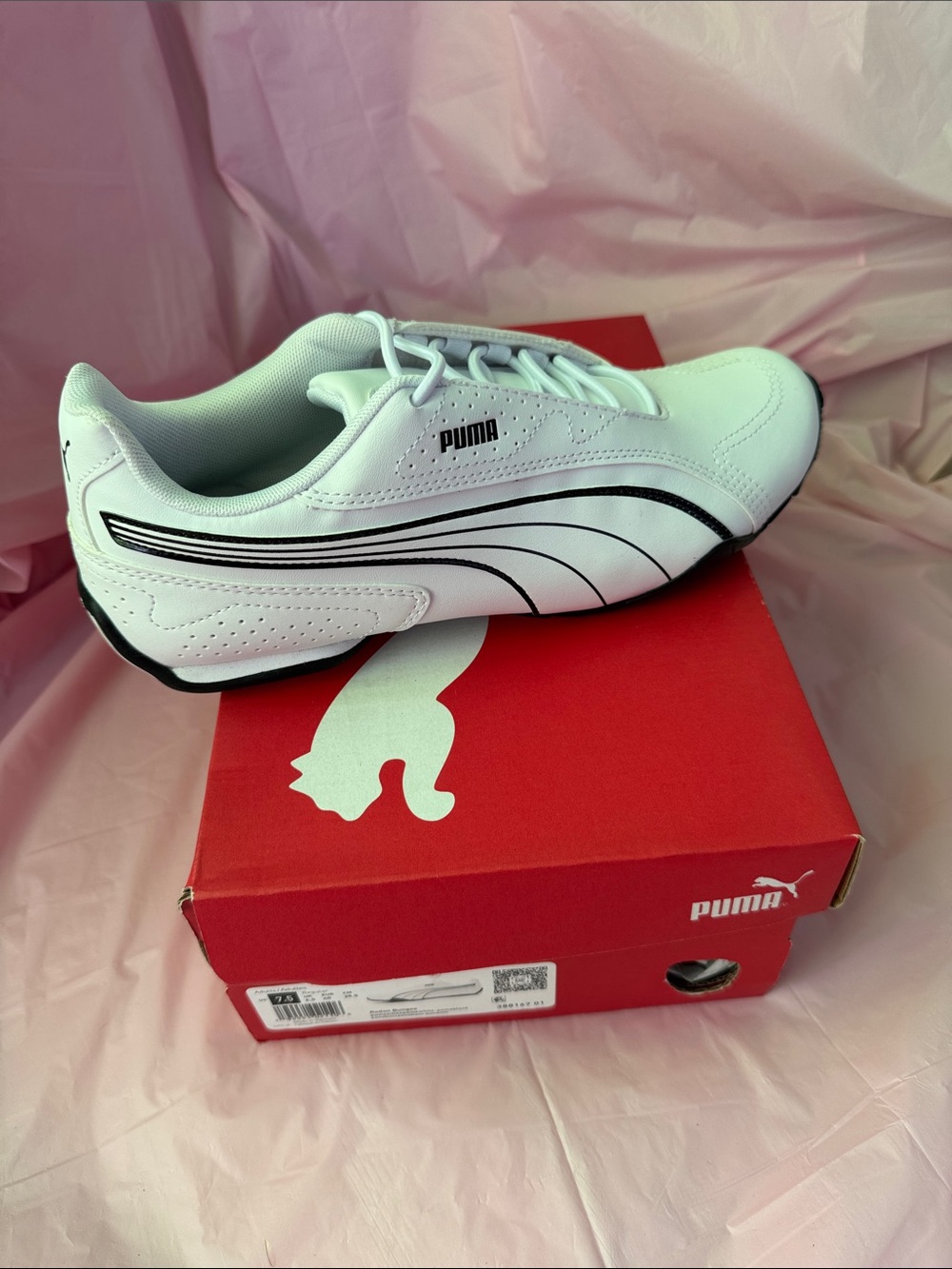 Puma White Sneaker with Black Stripe Detailing
